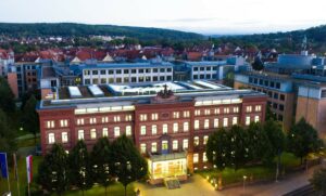 Zentrale de rTAB im Erfurter Brühl (im Bild: historisches TAB-Gebäude im Abendlicht, alle Fenster sind beleuchtet) Zentrale de rTAB im Erfurter Brühl (im Bild: historisches TAB-Gebäude im Abendlicht, alle Fenster sind beleuchtet)