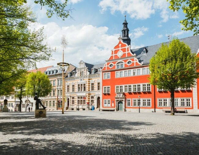 Kommunen in Thüringen (im Bild: Marktplatz und Rathaus von Arnstadt)