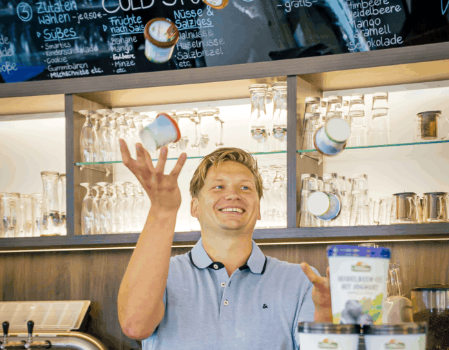 Eine Nachfolge-Erfolgsgeschichte: Georg Pfaff jongliert mit Eis