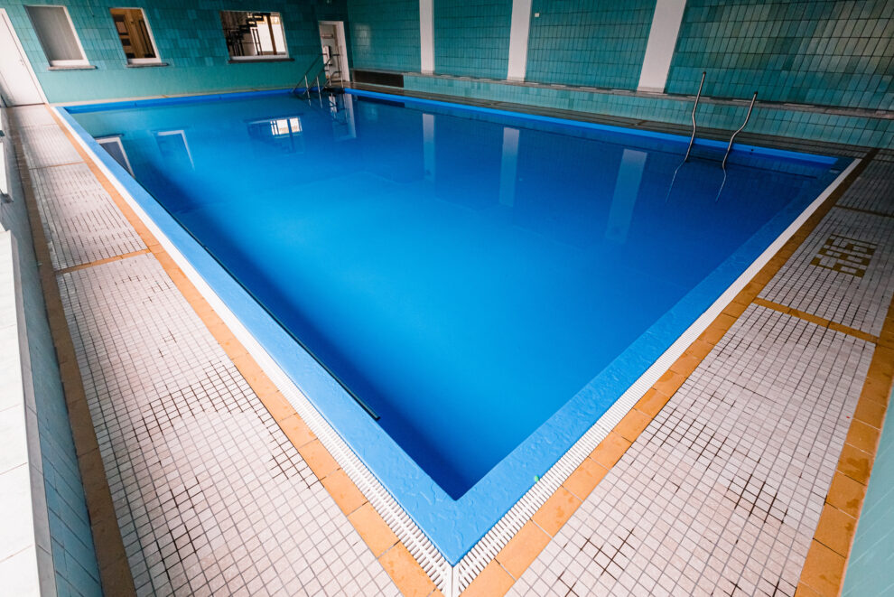 Im Bad fehlt eine 25-Meter-Schwimmbahn (im Bild: Schwimmbecken)