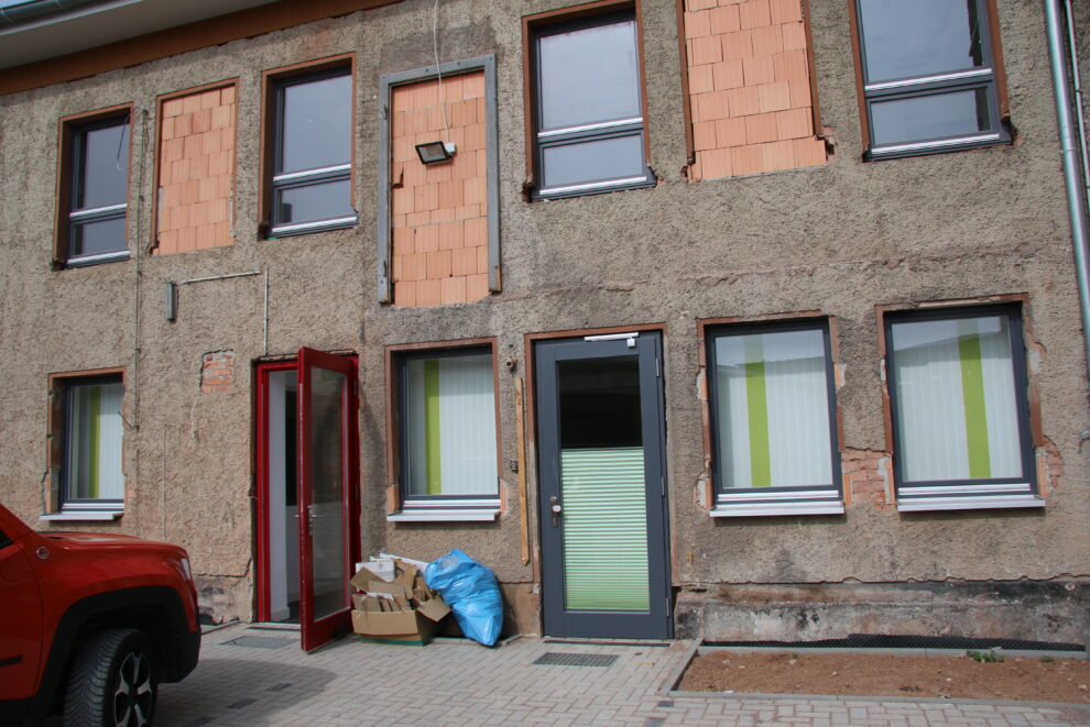 In einem Gebäude der Strumpffabrik ist ein medizinisches Versorgungszentrum entstanden (im Bild: MVZ mit unfertiger Fassade)